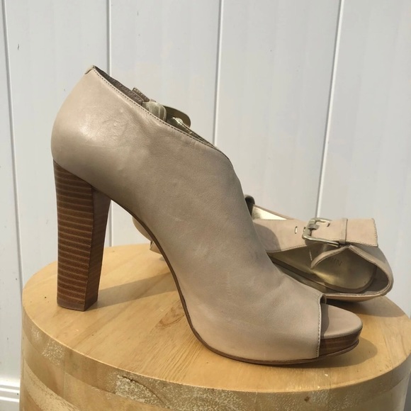 Size 11 Beige Nine West “Mega” Nude Wooden Block Heel Cut Out Ankle Boot… - Picture 11 of 12